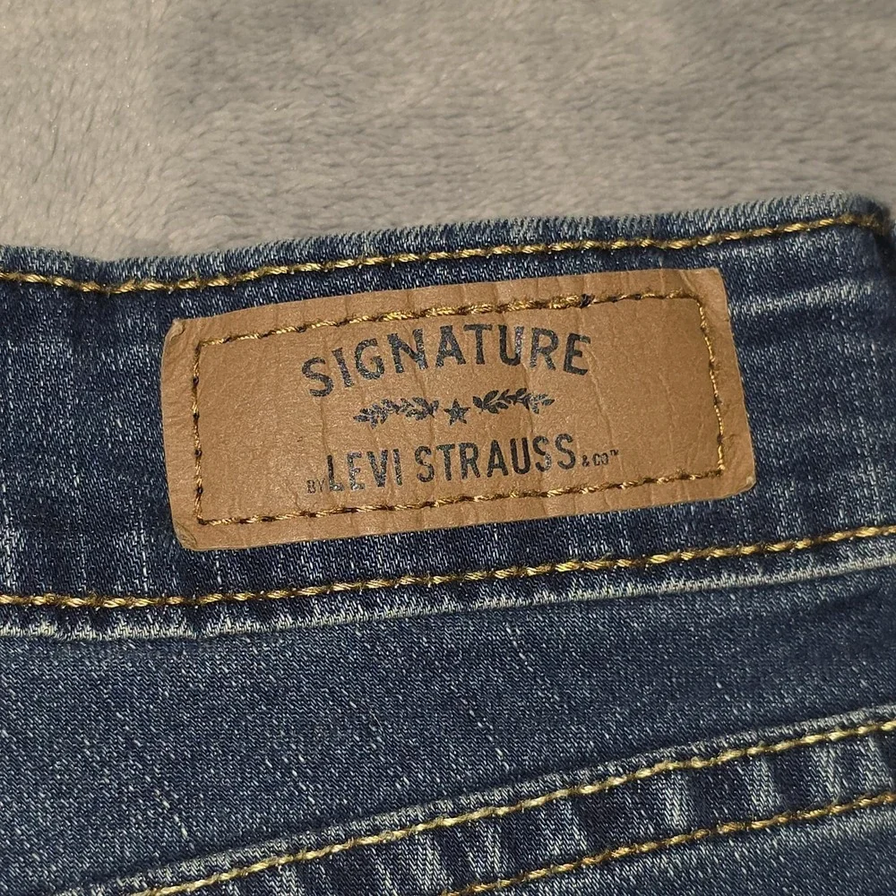 Signature Levi Strauss‎ Low Rise Cuffed Stretch Denim Jean Shorts Womens Size 27